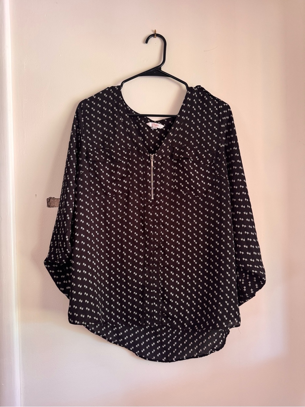 Candie's Black Printed V-Neck Zip Blouse